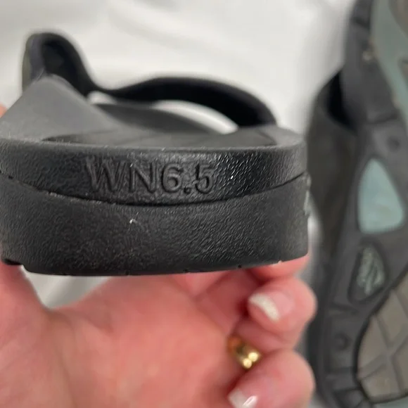 Abeo orthopedic type flip flops. Black with a supportive arch. - Picture 4 of 4